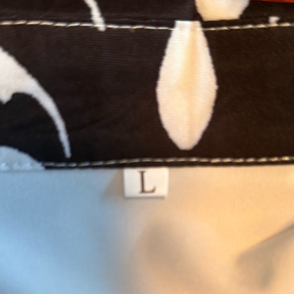 NWOT Elegant Women’s Black & White Floral Long Sleeves Blouse Large No Stretch - Picture 4 of 12